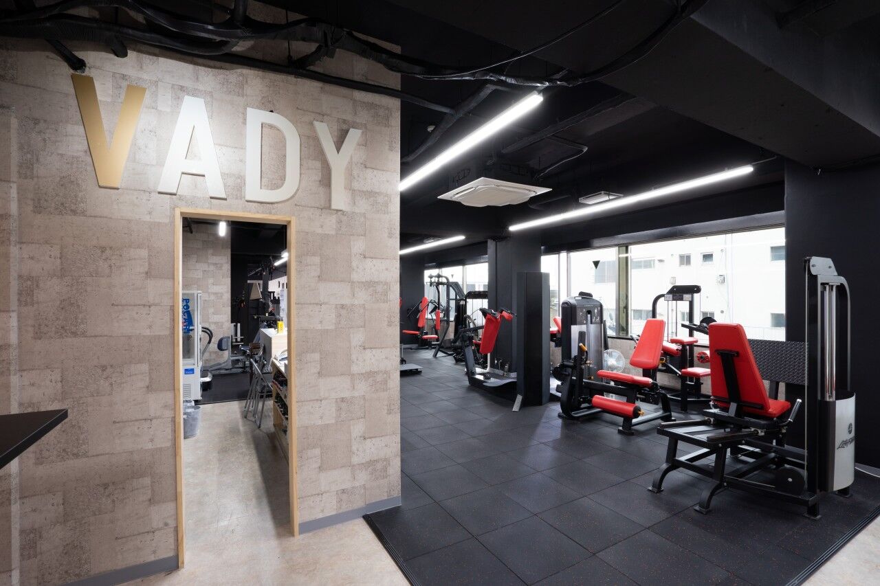 もっと自由に、自分らしく鍛える。VADY PLUS 神戸店