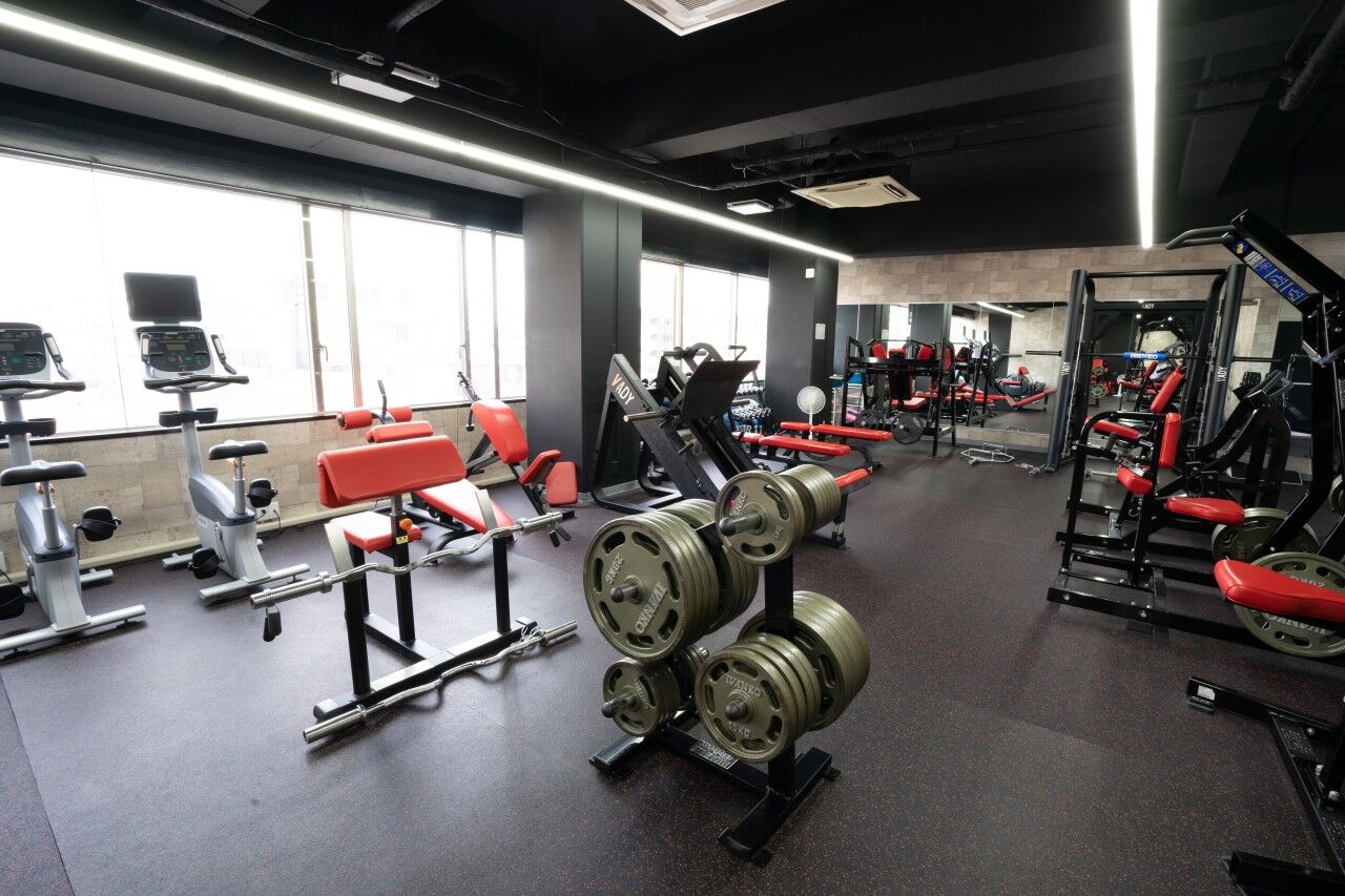 【学生限定】VADY PLUS 神戸店 学生会員プランで24時間トレーニング！