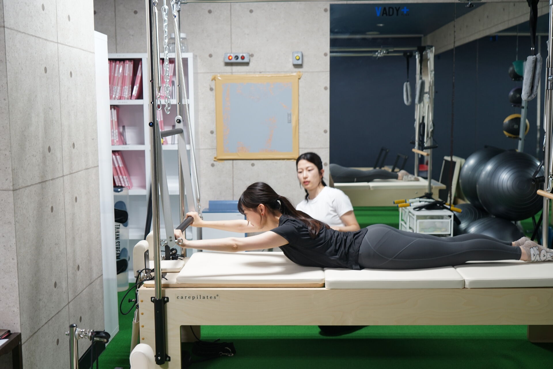 身体の感覚が劇的に変わる！トレーニング効果を高めるピラティス｜VADY PLUS 玉造